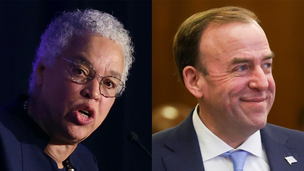 La presidenta de la junta del condado de Cook, Toni Preckwinkle, izquierda, el 22 de agosto de 2024, y Ald. Brendan Reilly, 42 años, derecha, 10 de diciembre de 2025 (Antonio Perez y Eileen T. Meslar/Chicago Tribune)