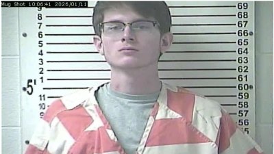La joven de 15 años que murió en un tiroteo en Kentucky cuando era adolescente ha sido acusada de su asesinato y el propietario adulto del arma ha sido acusado