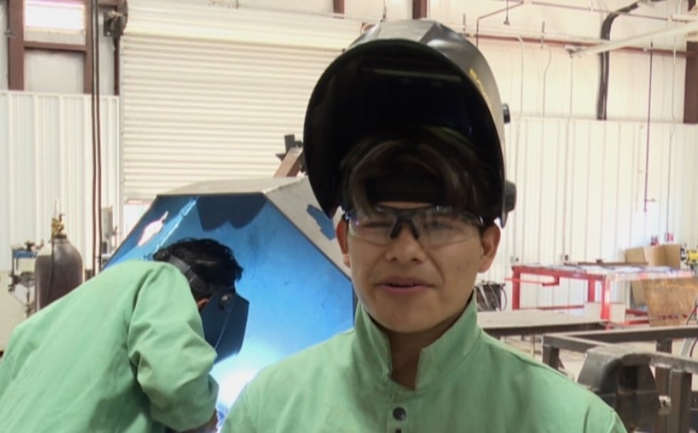 Tecnología de fabricación de escuelas secundarias de primavera chinas enfatiza la formación técnica práctica