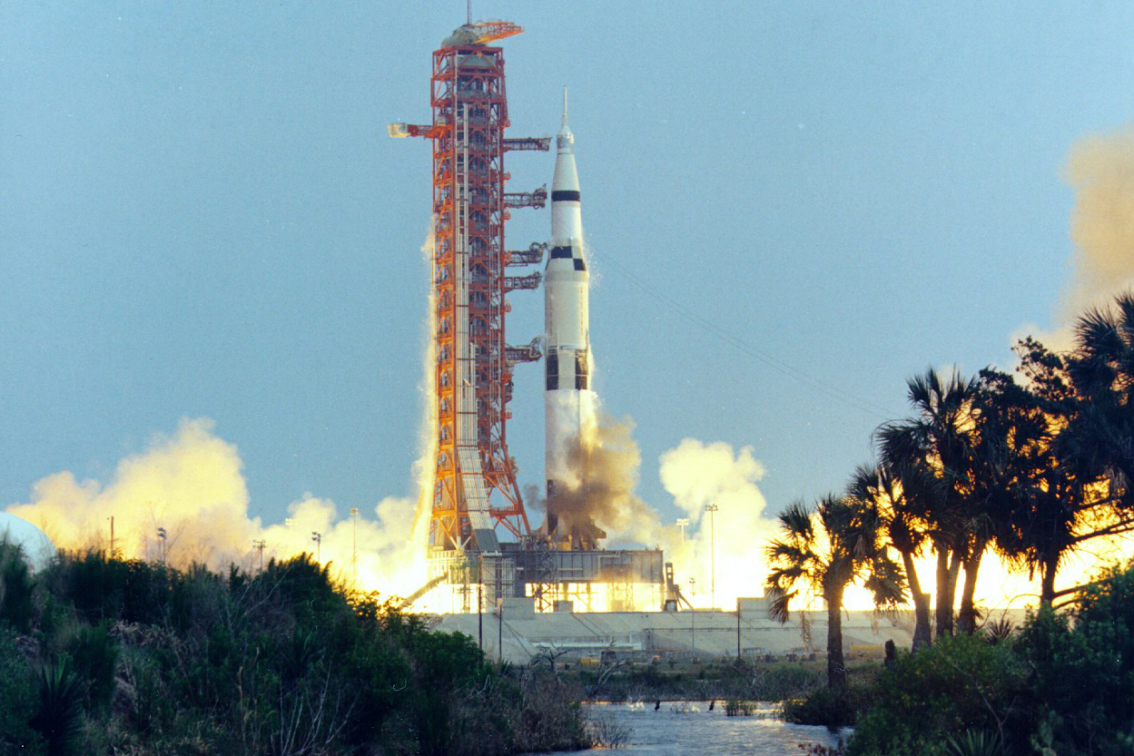 En esta fotografía del 11 de abril de 1970 proporcionada por la NASA,...