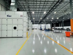 Las instalaciones ampliadas cuentan con equipos de última generación recientemente instalados, que incluyen un invernadero de 40 pies, una cabina de pintura de 40 pies y una cabina de lijado de 24 por 24 pies © AerSale
