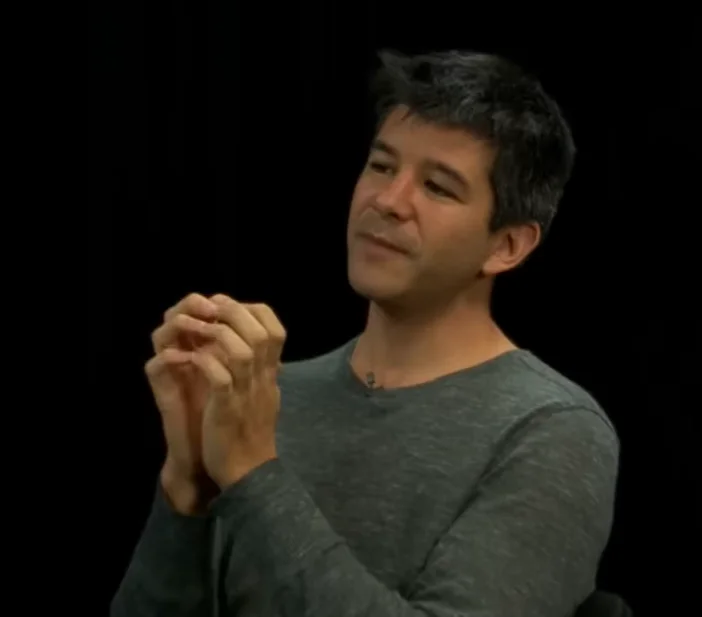 El ex director ejecutivo de Uber, Travis Kalanick, dice que Waymo está liderando la carrera de los robotaxi, mientras que el sistema de solo visión de Tesla aún no ha demostrado que pueda caminar.