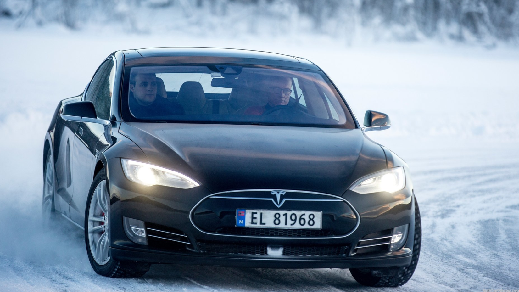 El frente de un modelo Tesla 2014