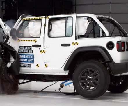 Cerrar prueba de choque del Jeep Wrangler 2026