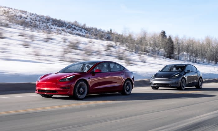 Dos Teslas en la carretera. 