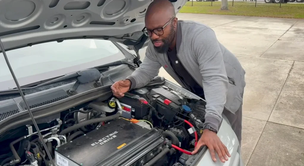 Descubra cómo se salvó un raro Mercedes EV de alto rendimiento con motor Tesla después de que una cotización de reparación de $20,000 dejara de lado al automóvil eléctrico único en su tipo durante meses