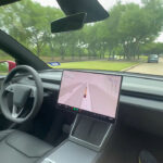 Una captura de pantalla de un vídeo grabado por un usuario del servicio Tesla Robotaxi en Houston, Texas, mientras Unattended Robotaxis se expande a Houston y Dallas, Texas.