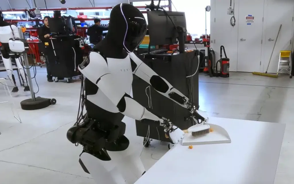 Tesla quiere fabricar un millón de unidades de Optimus, el robot humanoide de la compañía, cada año