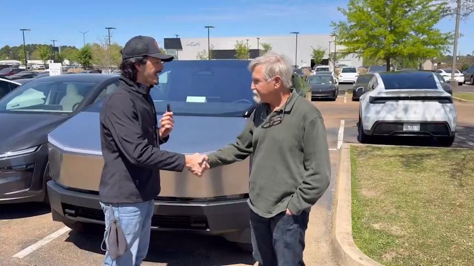 Tesla promueve FSD para conductores ciegos.