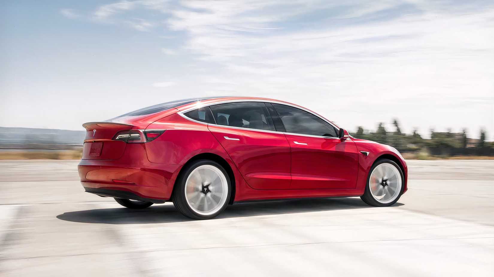 Vista trasera 3/4 del Tesla Model 3 Performance 2018