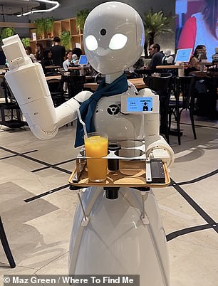 Maz explicó a MailOnline Travel que toda la comida y bebida serán servidas por robots y estarán a cargo de 